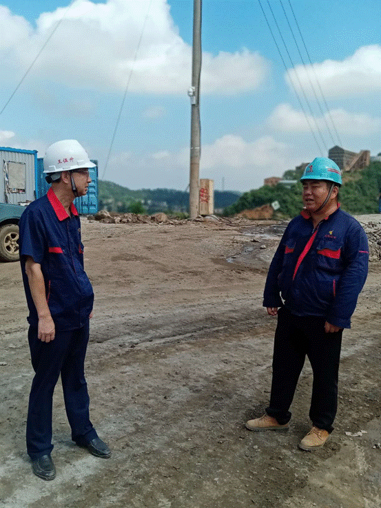 公司黨委書(shū)記到金磊項(xiàng)目部開(kāi)展工作調(diào)研 公司黨委書(shū)記到金磊項(xiàng)目部開(kāi)展工作調(diào)研