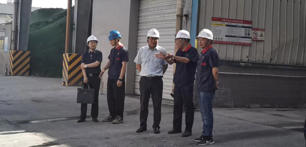 集團(tuán)公司黨委委員、股份公司黨委書記、總經(jīng)理蔣培進(jìn)到建材公司調(diào)研