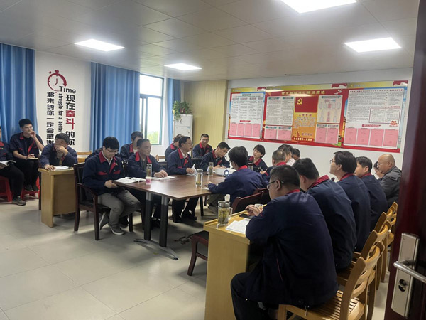 王伍升到建材研究室、建材公司調(diào)研